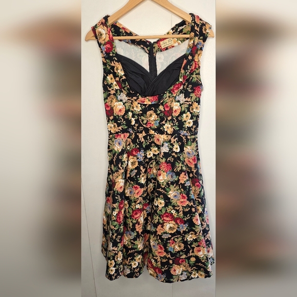 Lindy Bop fit and flair dress, floral, circle skirt, sleeveless, small - Picture 3 of 16